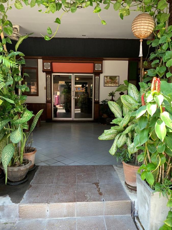 Revolution Hostel Chiang Mai Buitenkant foto