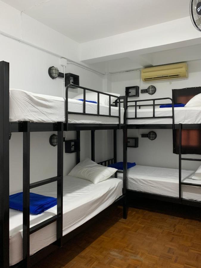 Revolution Hostel Chiang Mai Buitenkant foto