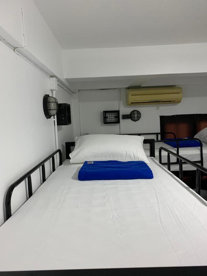 Revolution Hostel Chiang Mai Buitenkant foto